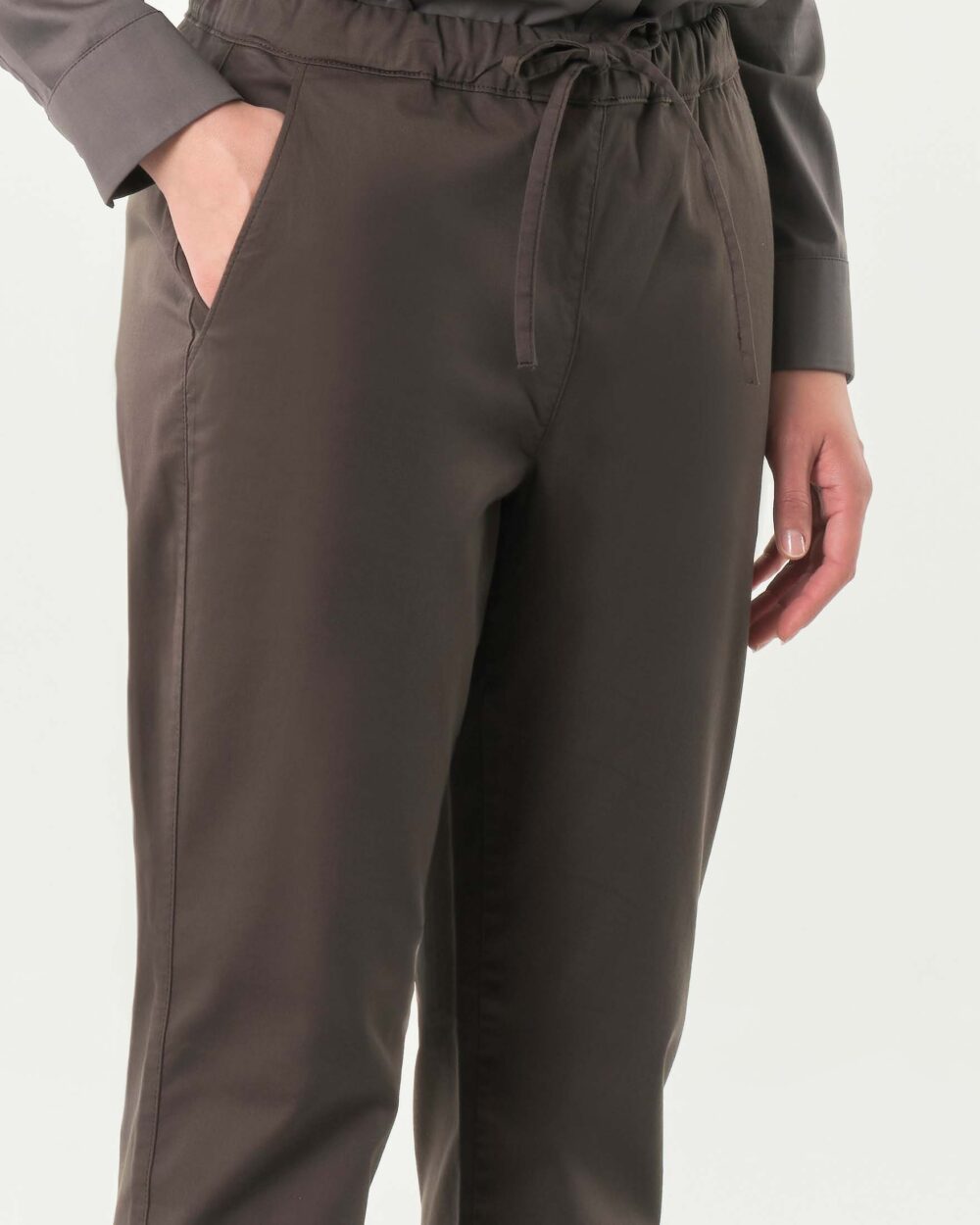 Joggers marroni in cotone stretch con coulisse inserita in vita - immagine 3