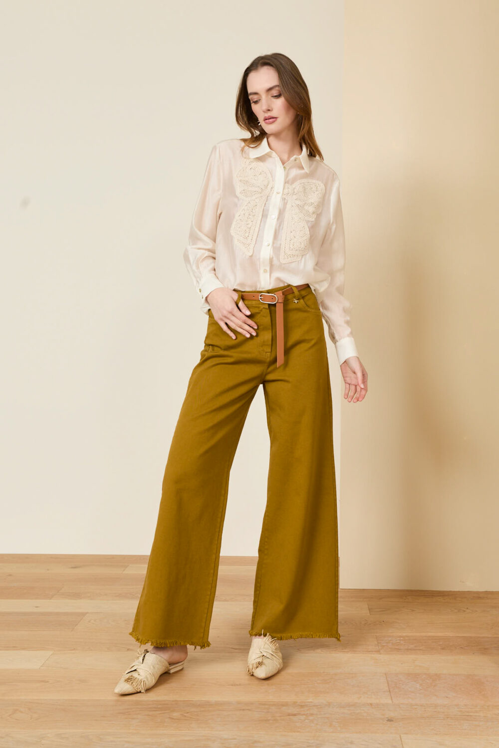 Camicia applicazione fiocco macramé - immagine 2