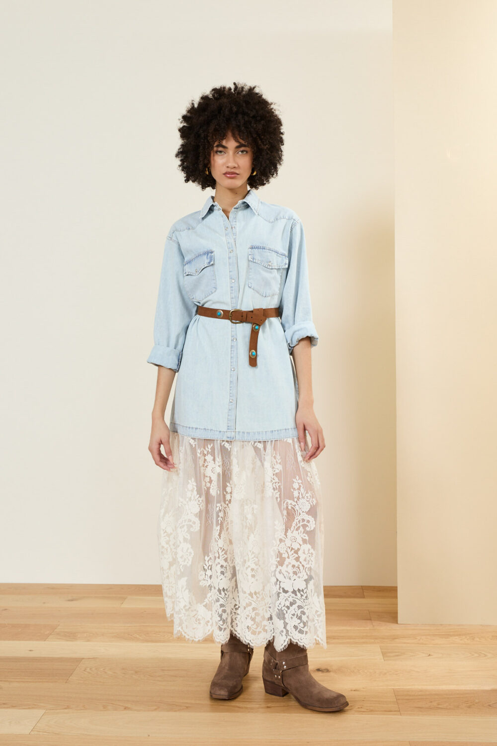Abito denim e pizzo