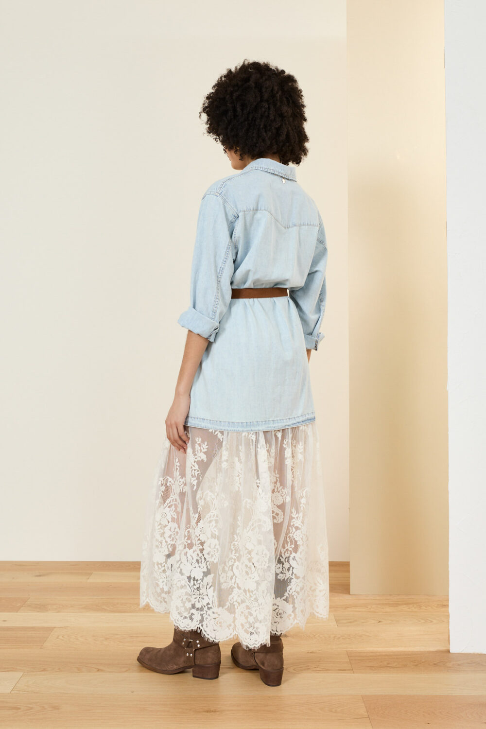 Abito denim e pizzo - immagine 3